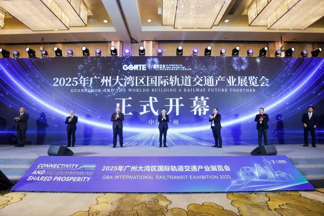 OD电竞机器人首次亮相轨交展，广州地铁展位成打卡点